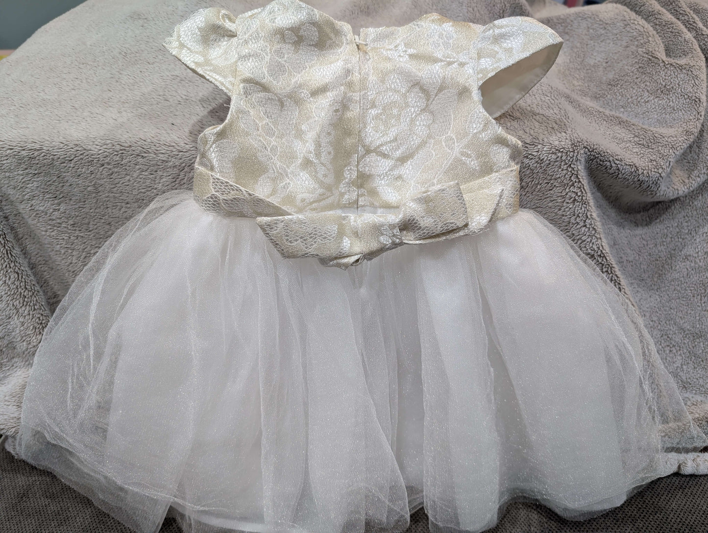 4ever free White and gold party dress. 24m, Kids 24 Month (18-24M)