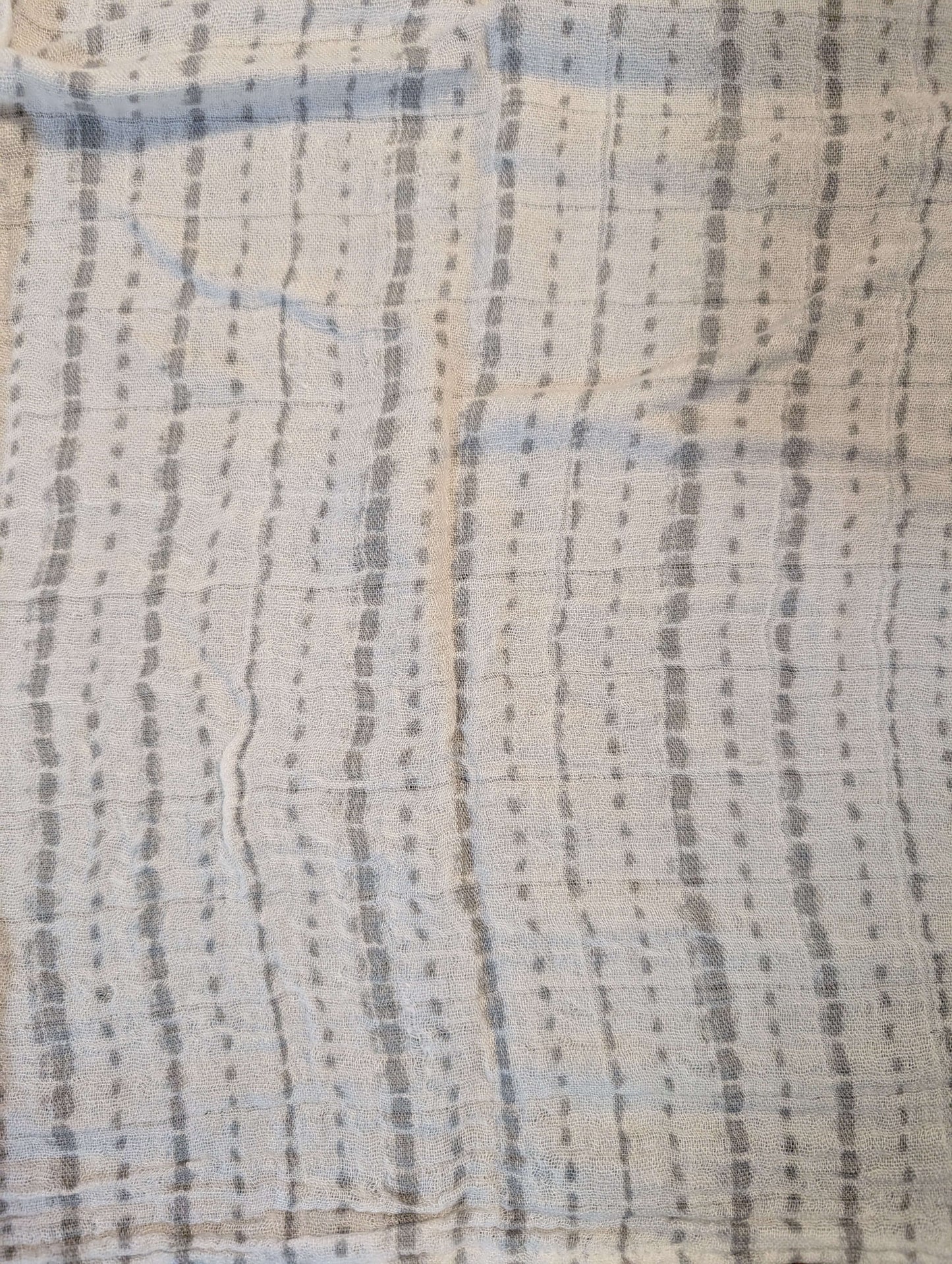 2 muslin blankets