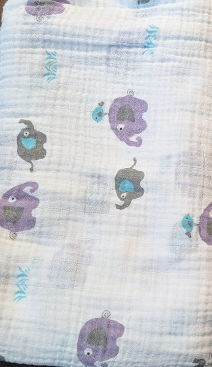 2 muslin blankets