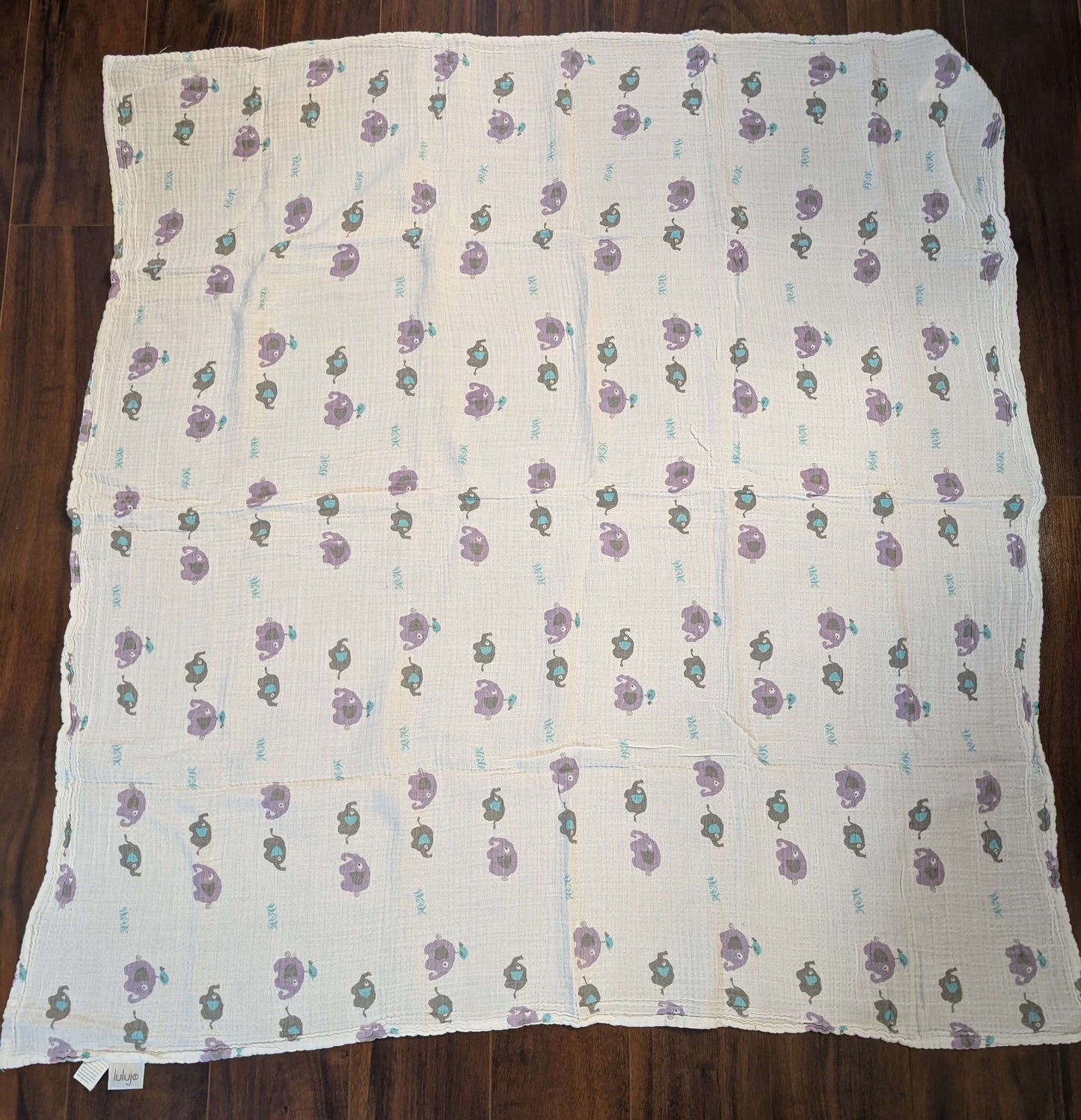 2 muslin blankets