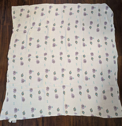 2 muslin blankets