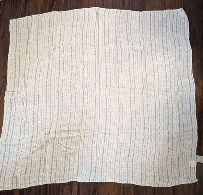2 muslin blankets