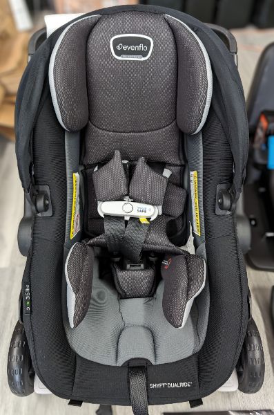 BRAND NEW IN BOX! Carseat/Stroller Combo, MSRP: $799