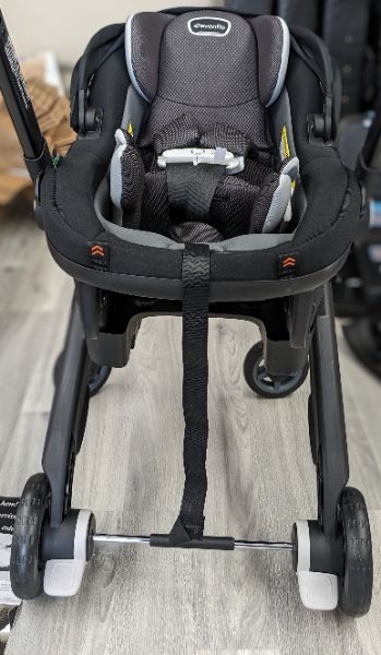 BRAND NEW IN BOX! Carseat/Stroller Combo, MSRP: $799