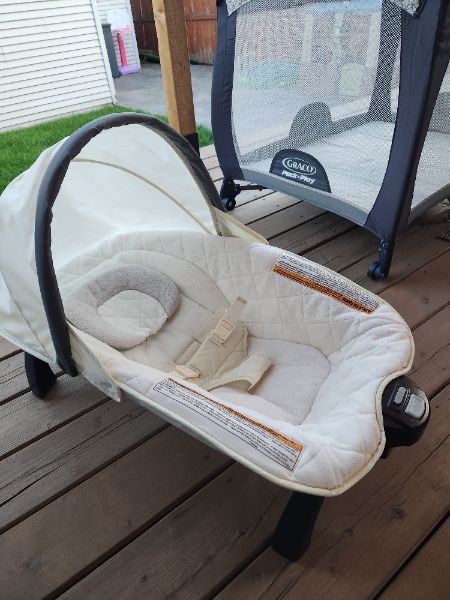 Graco Pack N' Play Quick Connect Portable Lounger Deluxe, Retail $390