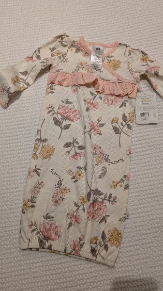 100% cotton gown 0-6 mo. NWT, Kids 6 Month (3-6M)