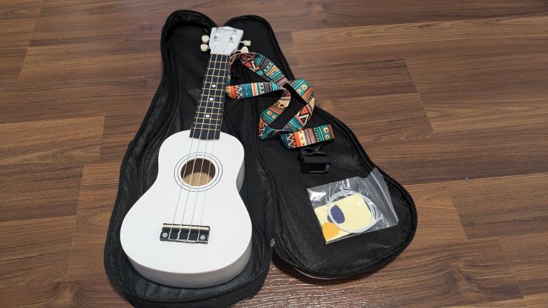 Ukelele white