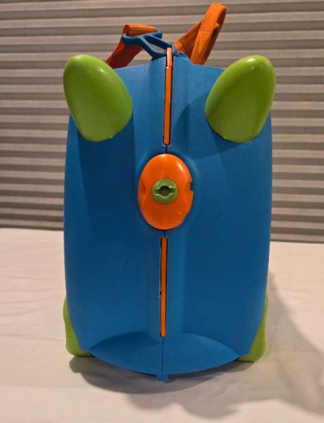 Trunki by Melissa & Doug suitcase