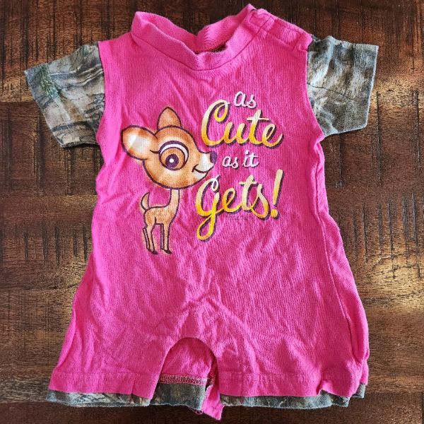 Baby girl pink/camo romper, short sleeve, summer, 6 months, Kids 6 Month (3-6M)