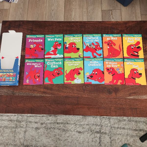 Phonics first readers set, Clifford, 12 books