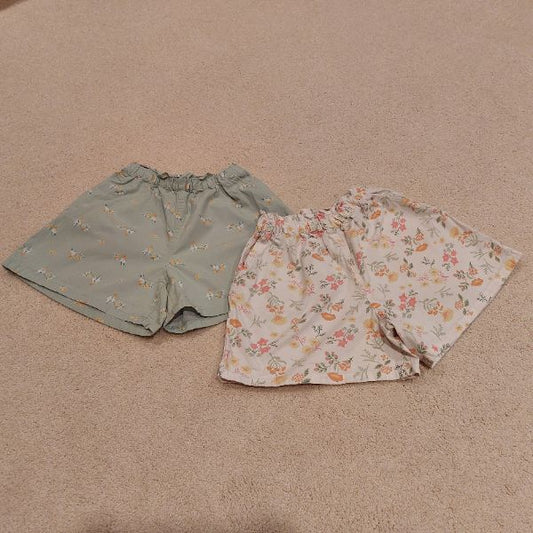 Uniqlo girls shorts, Kids 10 (medium)