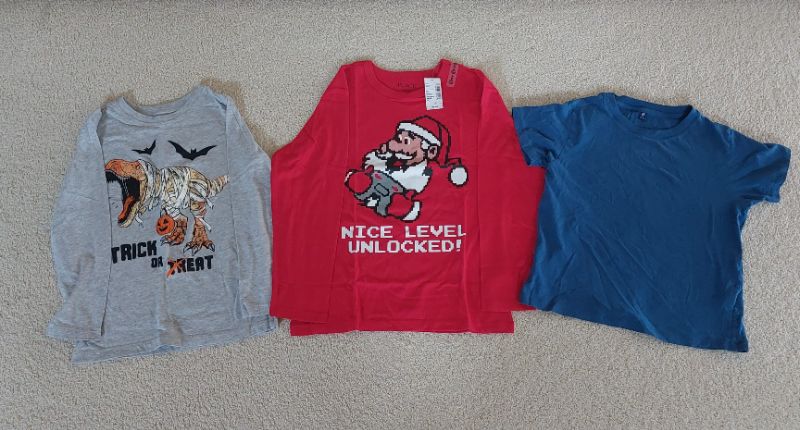 Holiday themes shirts bundle of 3 (Age 7-8), Kids 7 & 8 (small)