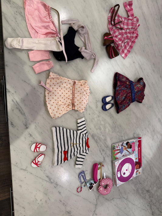 American Girl - 5  outfits and Accessories