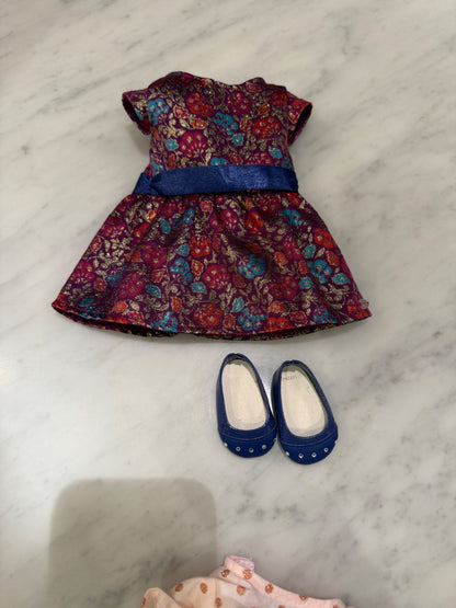 American Girl - 5  outfits and Accessories
