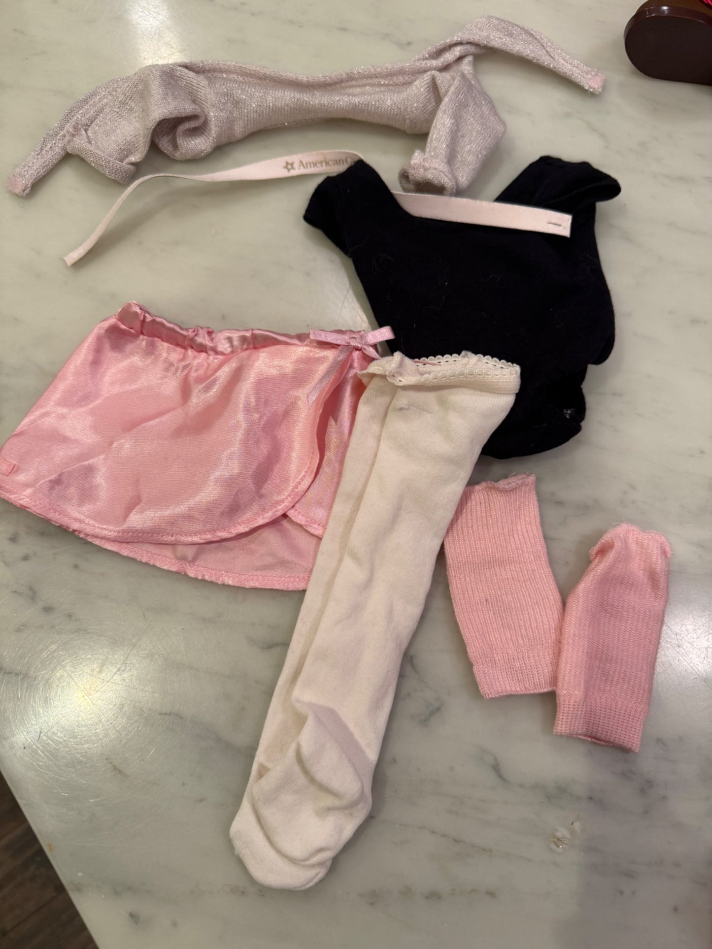 American Girl - 5  outfits and Accessories