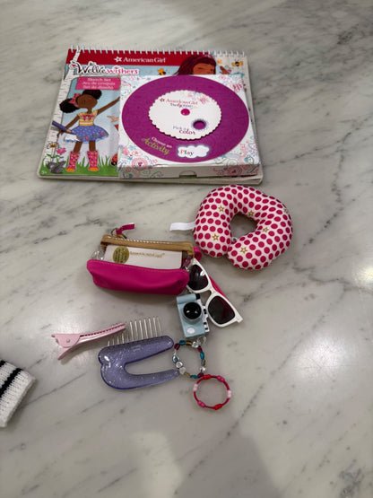 American Girl - 5  outfits and Accessories