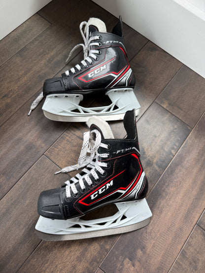 Hockey Skates -CCM size 2 youth, Shoes 2 (Kids:4-8yr)