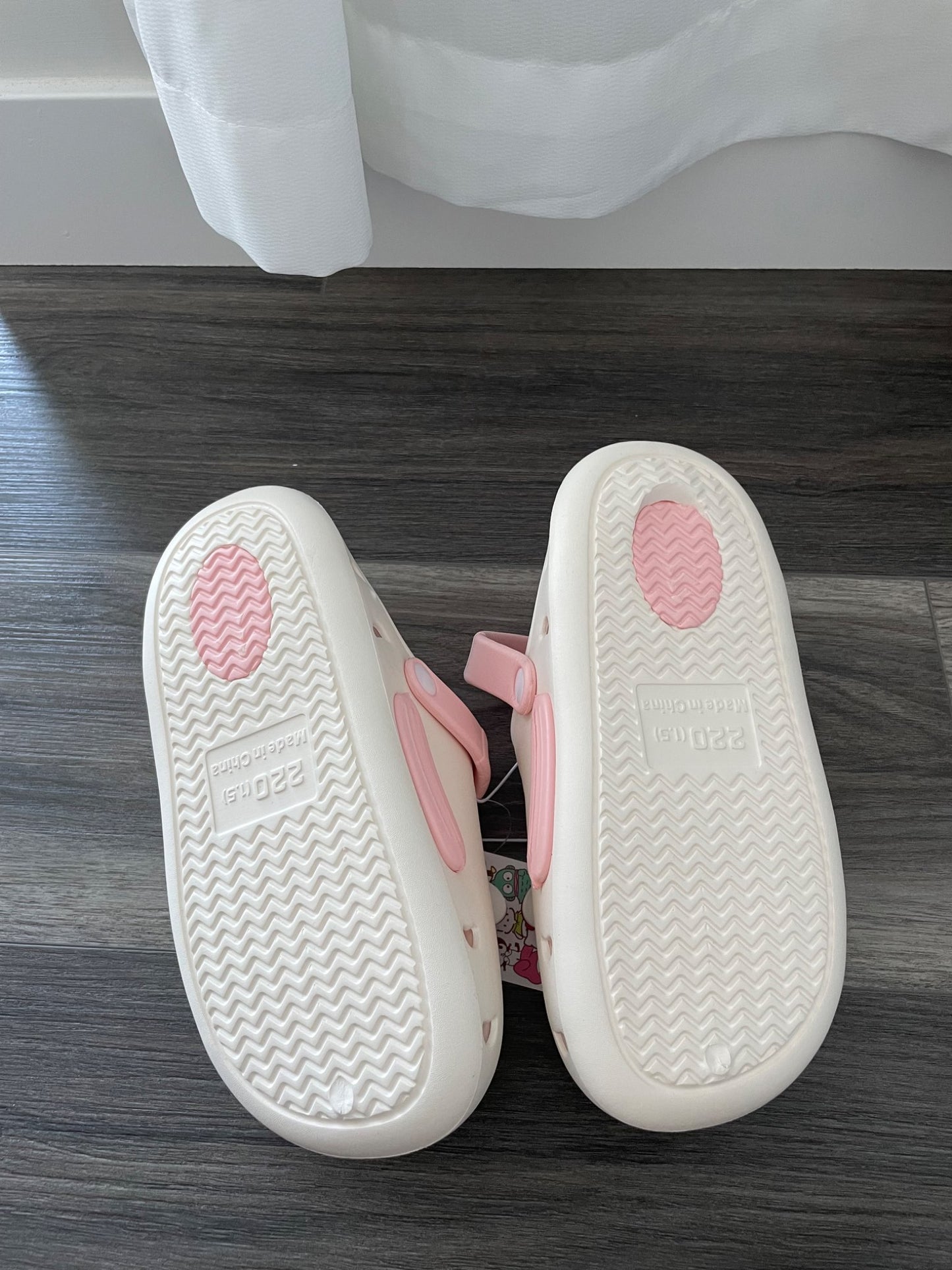 My Melody's clogs (size 3/4), Shoes 3 (Kids:4-8yr)