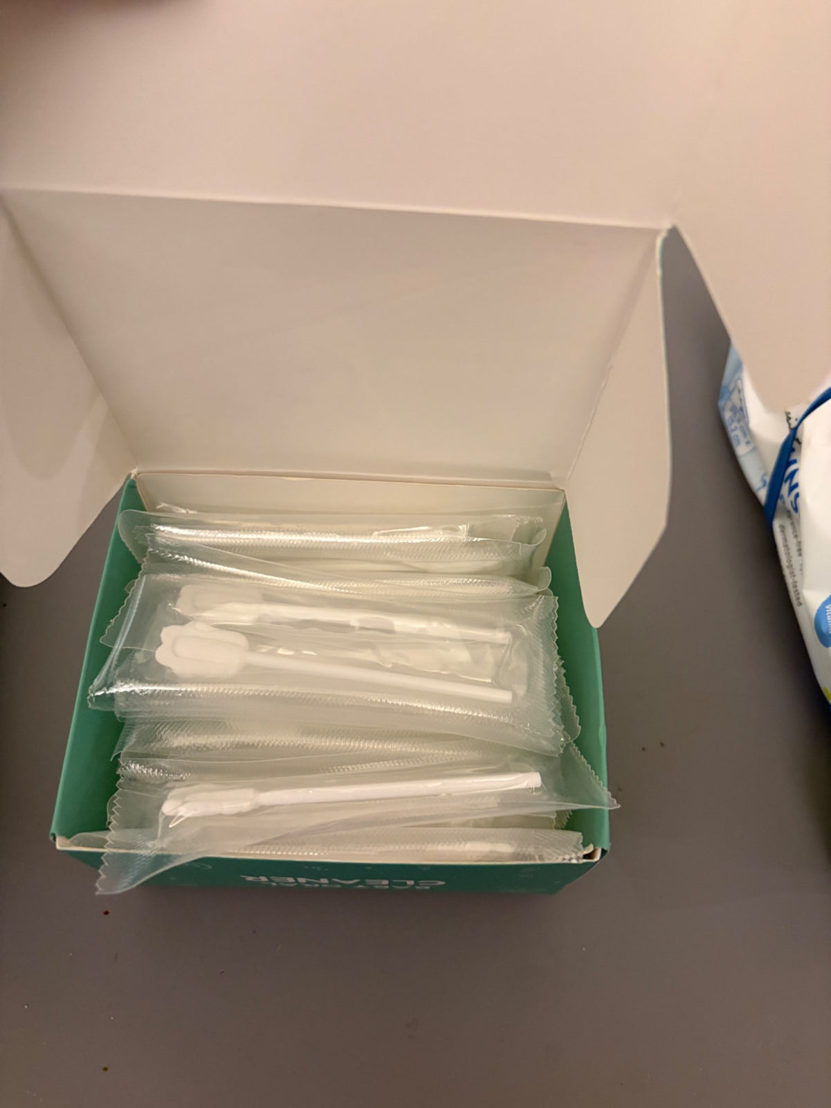 Baby tongue cleaner
