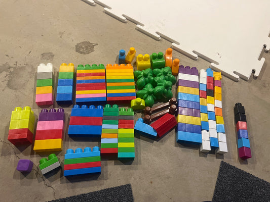 Mega blocks 100+ pieces