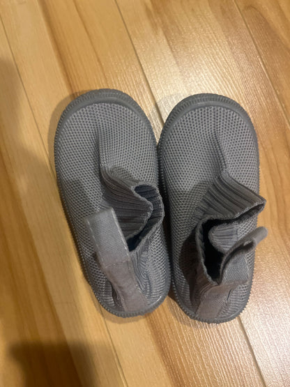 Jan and jul size C6 MRSP $41.99, Shoes 6 (Walkers:12-24 mth)