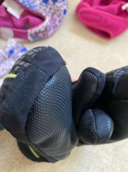 Winter tuque and mitt bundle: x2 sets to grow with