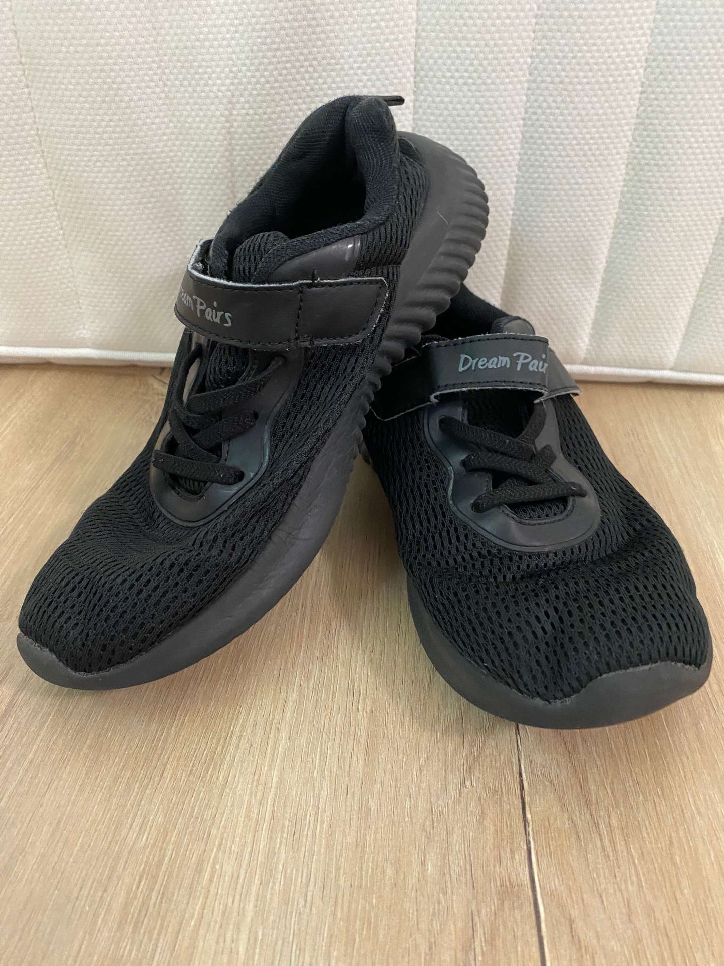 Dr.Sholl's Dream Pair BLack sneakers / shoe, Shoes 4 (Big Kids:8–12yr)