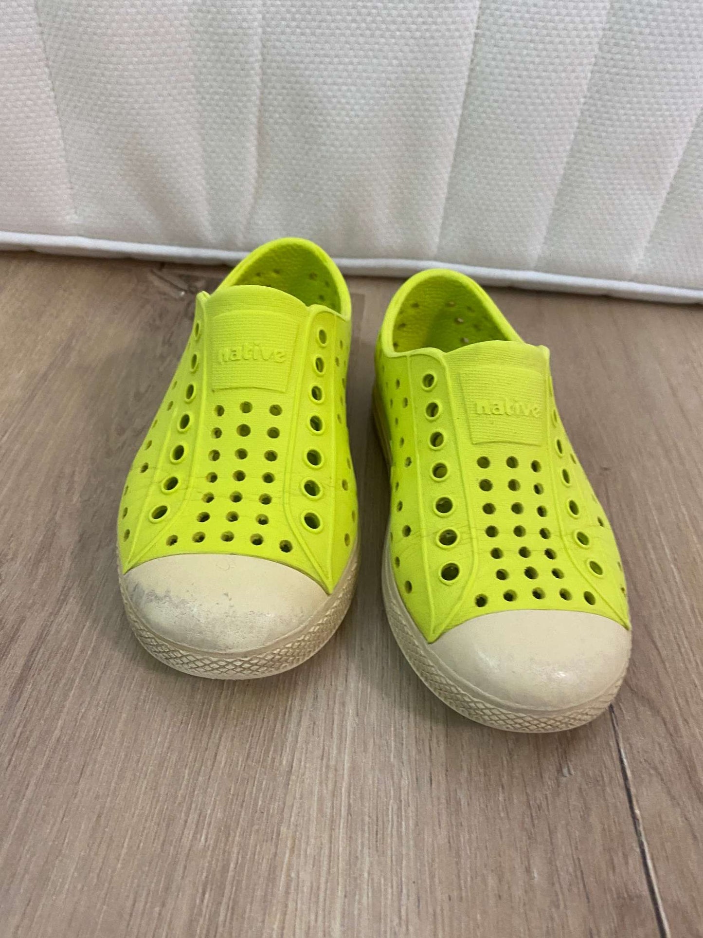 NATIVE brand neon green, Shoes 9 (Toddler:2-4yr)
