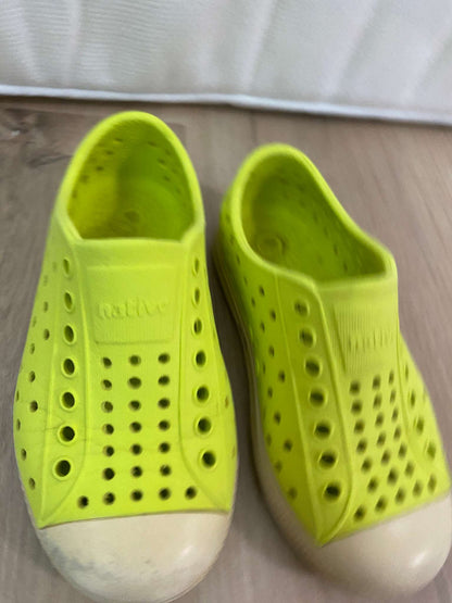 NATIVE brand neon green, Shoes 9 (Toddler:2-4yr)