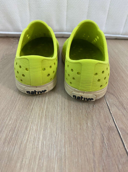 NATIVE brand neon green, Shoes 9 (Toddler:2-4yr)