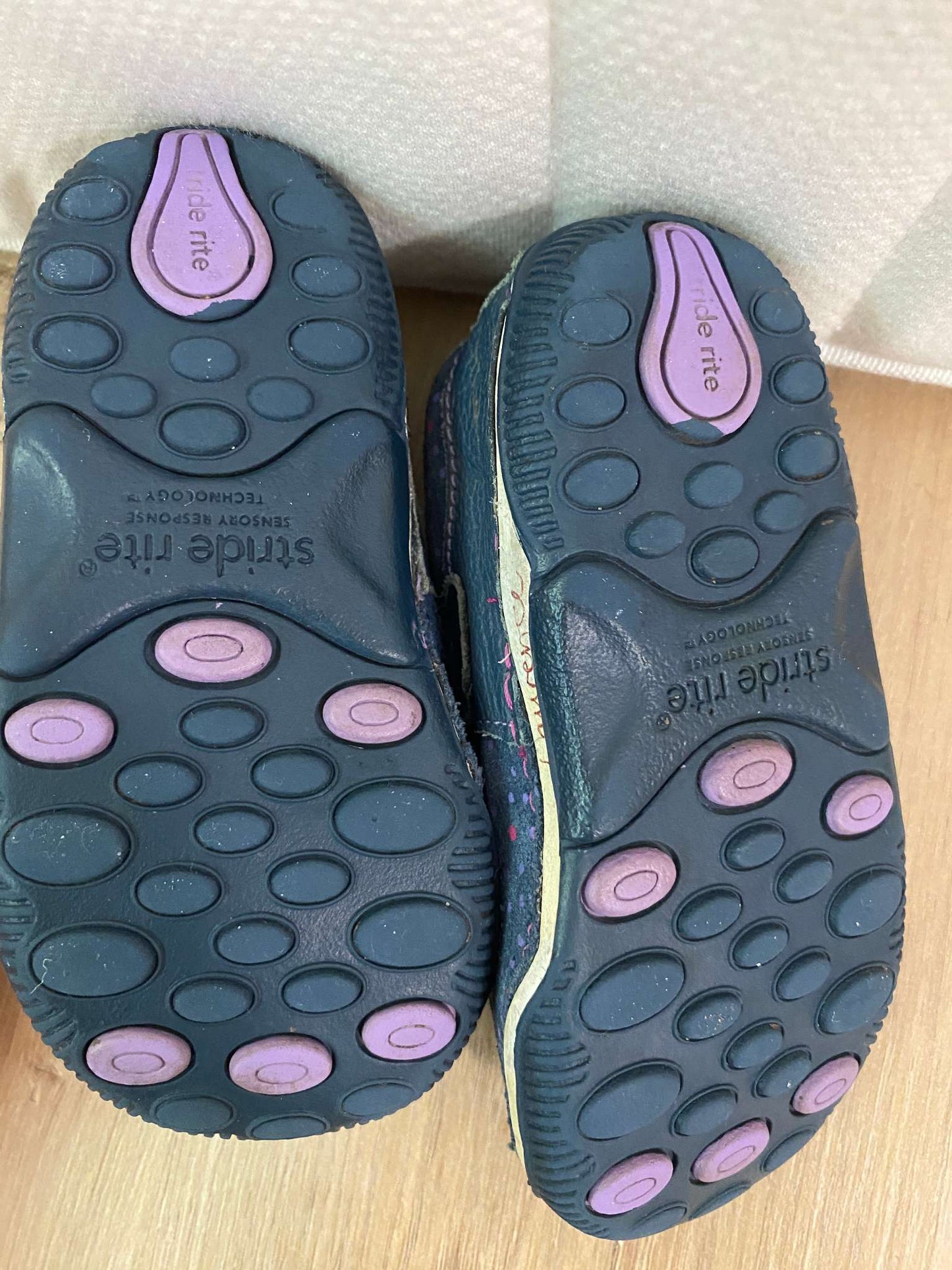Stride Rite, blue/purple flower velcro strap shoe., Shoes 6.5 (Walkers:12-24 mth)