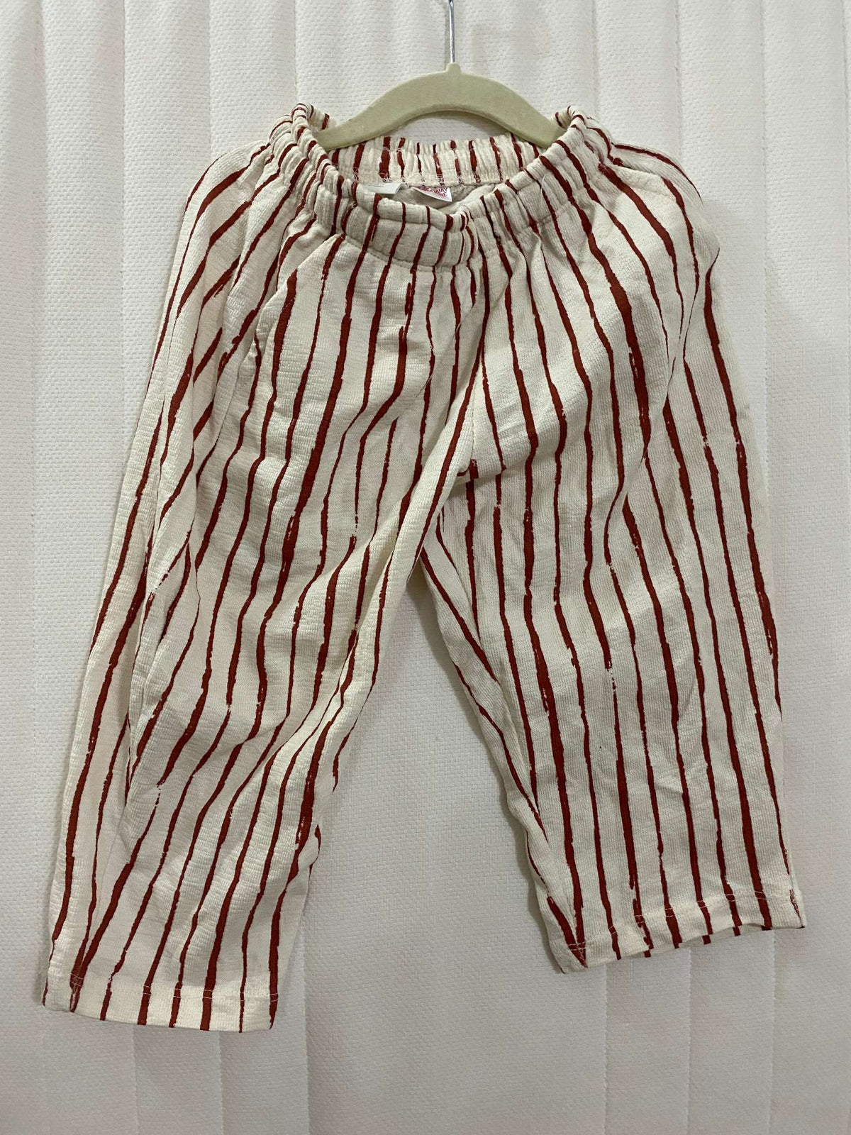 Zara Brand: Cute Pull on Pants, White with red lines, Kids 3T
