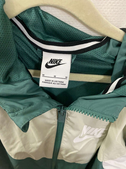 NIKE: Green and white great jacket. , Kids 7