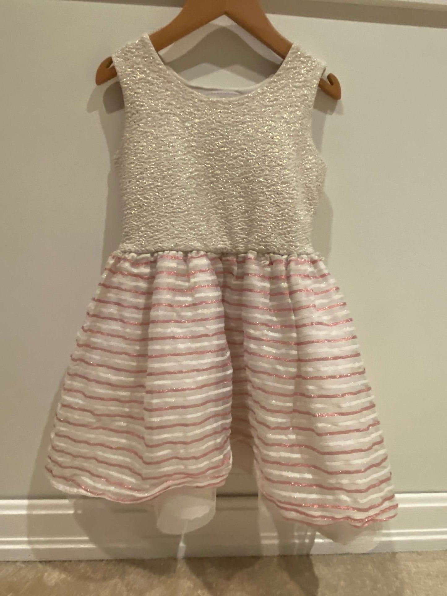 Super cute Children's Place Sparkle Dress, 5/6 size Pink and White stripped skirting., Kids 5/5T