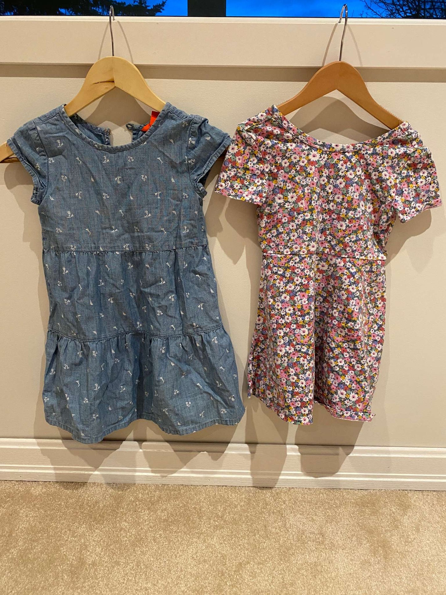 2 dresses: Gap multi-flowers + Joe Fresh denim style with white flowers, Kids 4/4T
