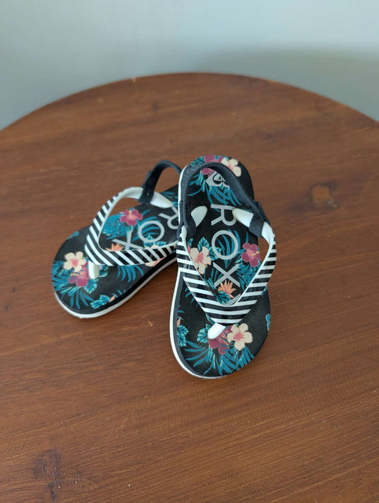 Toddler Girl size 5/6 Roxy flip flops with backstrap, Shoes 6 (Walkers:12-24 mth)