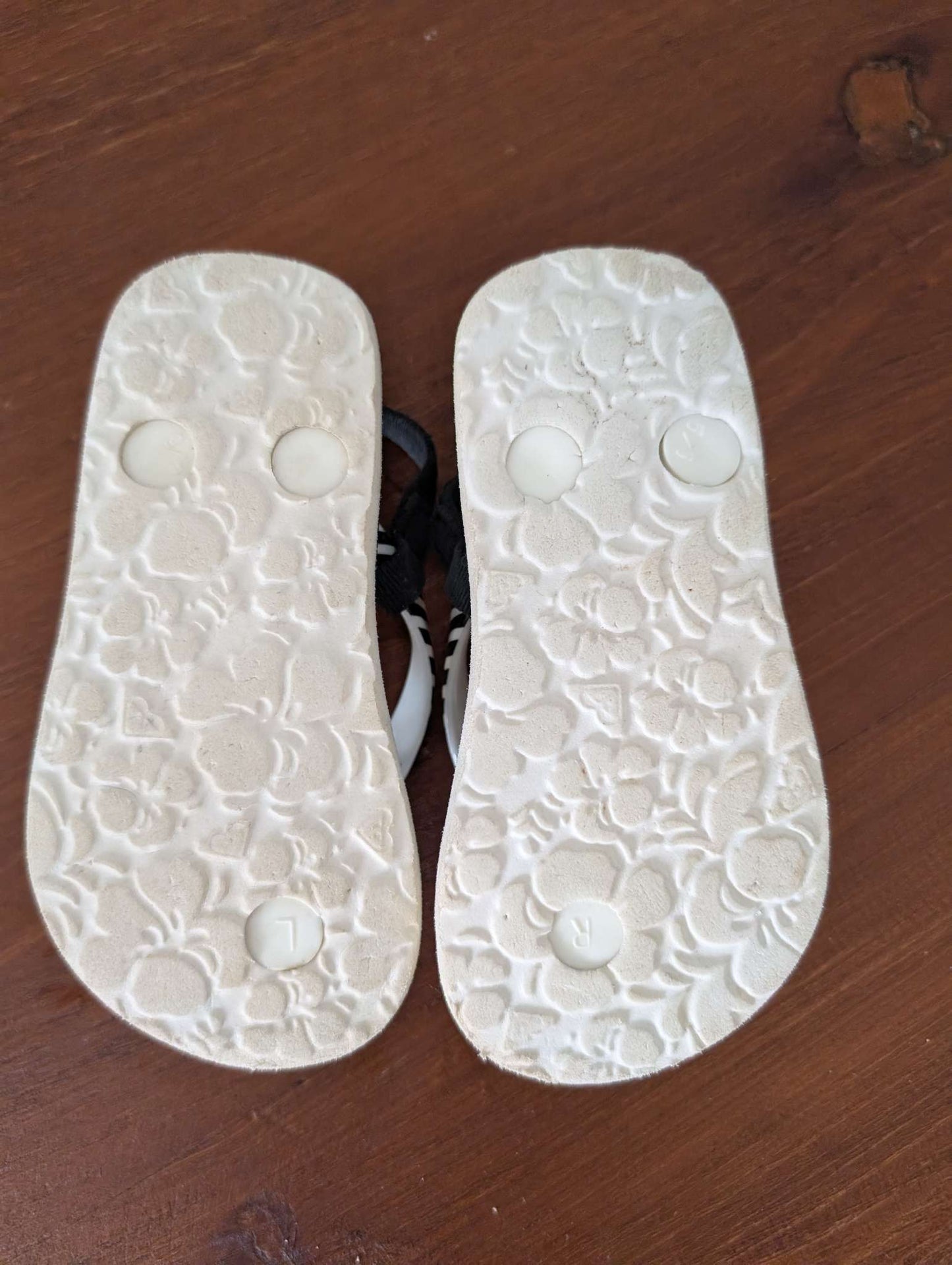 Toddler Girl size 5/6 Roxy flip flops with backstrap, Shoes 6 (Walkers:12-24 mth)