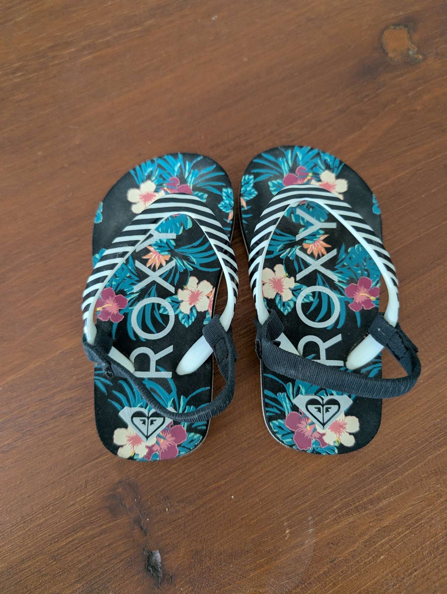 Toddler Girl size 5/6 Roxy flip flops with backstrap, Shoes 6 (Walkers:12-24 mth)