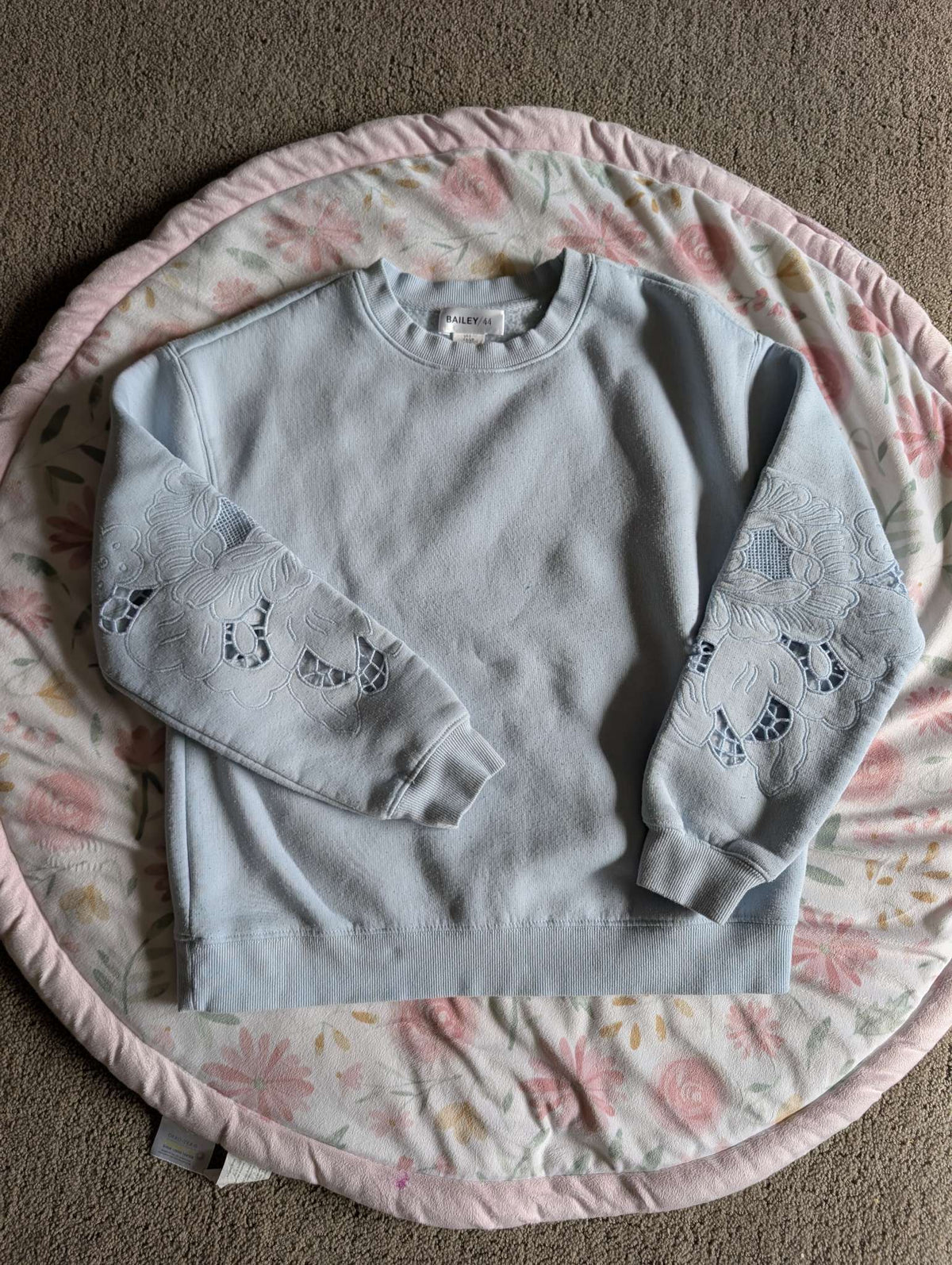light blue crew neck sweater with details on the sleeves, Kids 18