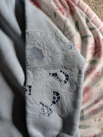 light blue crew neck sweater with details on the sleeves, Kids 18