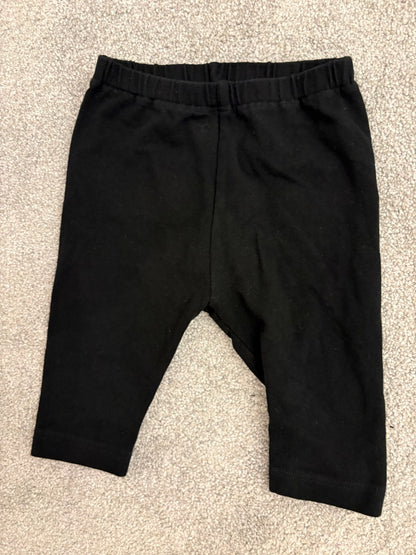 DC Superman Short-Sleeve Bodysuit and Uniqlo Black Cropped Leggings, 12-18 months, Kids 18 Month (12-18M)