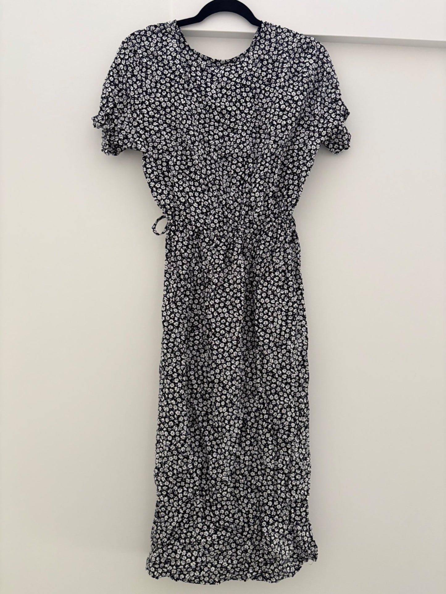 H&M MAMA Short-Sleeve Wrap-Front Nursing Dress, Black/Floral, Size M, NWT, Maternity M (8-10)