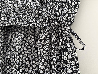 H&M MAMA Short-Sleeve Wrap-Front Nursing Dress, Black/Floral, Size M, NWT, Maternity M (8-10)