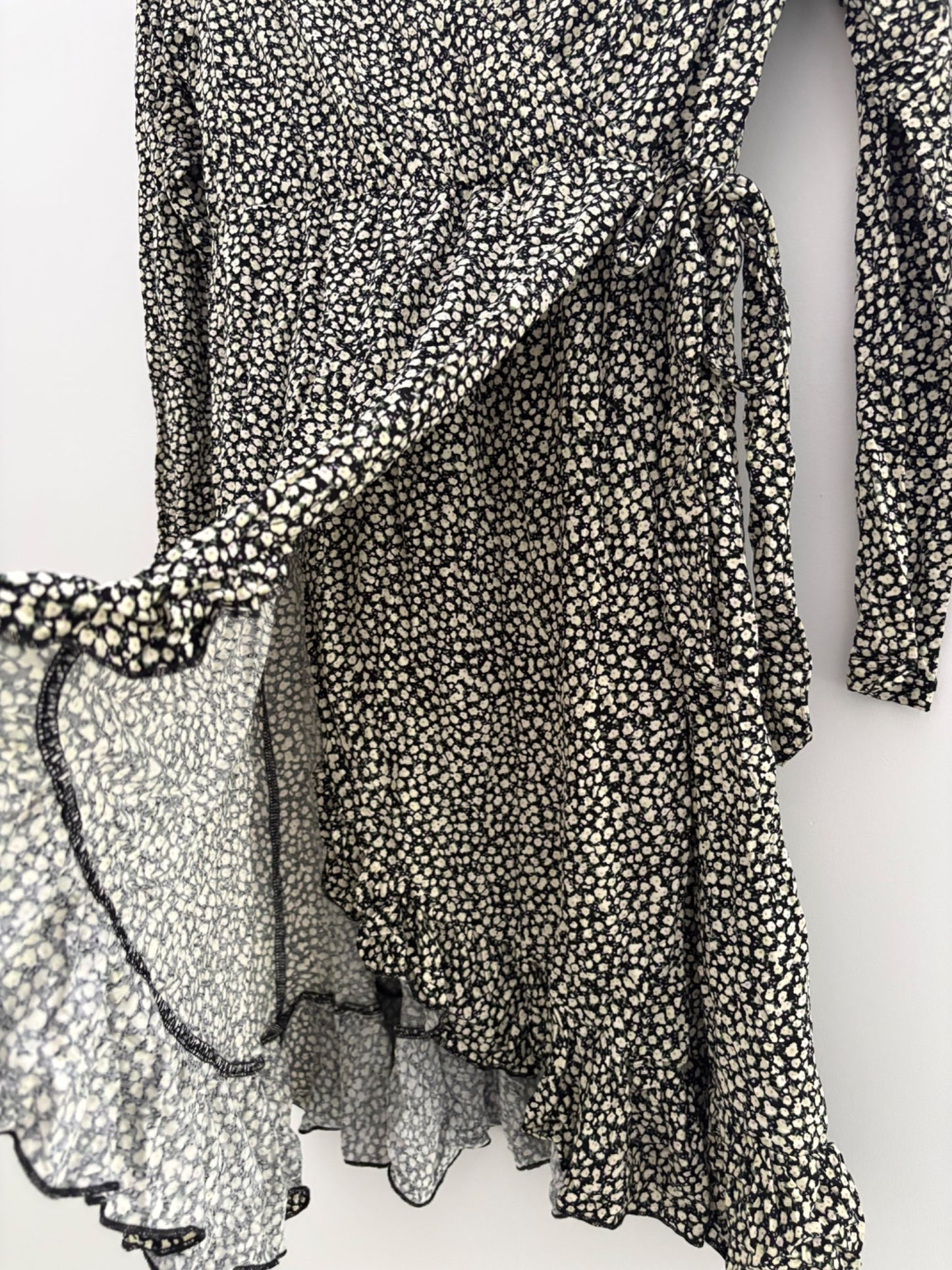 H&M MAMA Long-Sleeve Wrap Dress, Black/Floral, Size M, NWOT, Maternity M (8-10)