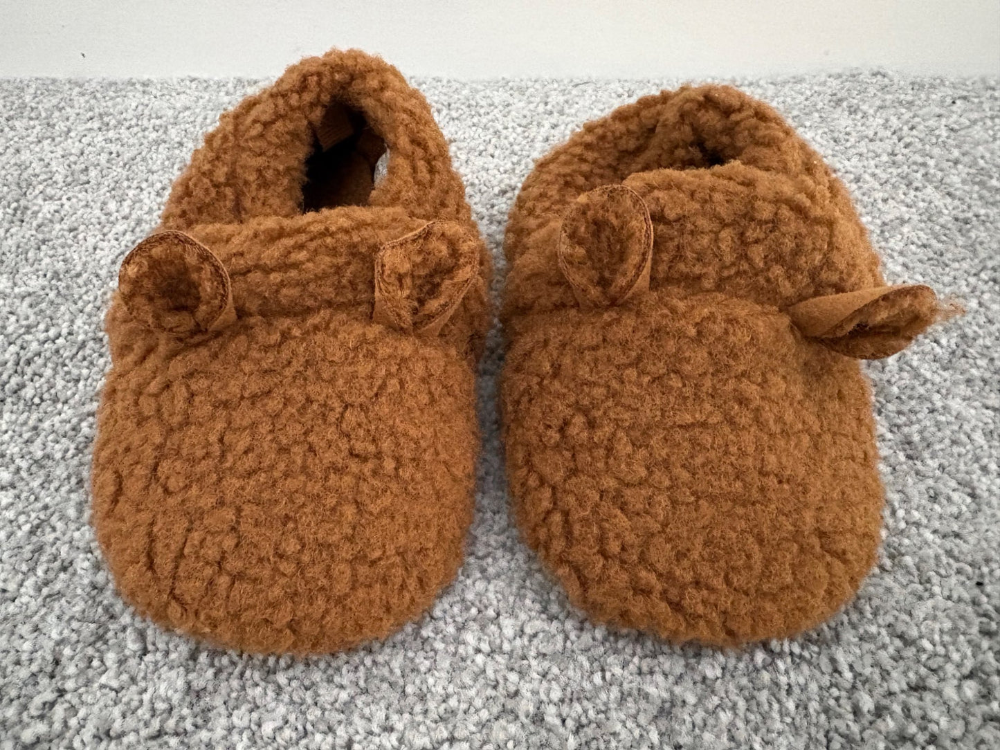 Old Navy Unisex Critter Sherpa Slippers for Baby, Brown, 18-24 months, Shoes 4.5 (Walkers:12-24 mth)