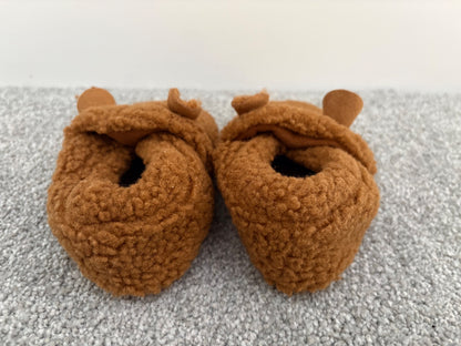 Old Navy Unisex Critter Sherpa Slippers for Baby, Brown, 18-24 months, Shoes 4.5 (Walkers:12-24 mth)