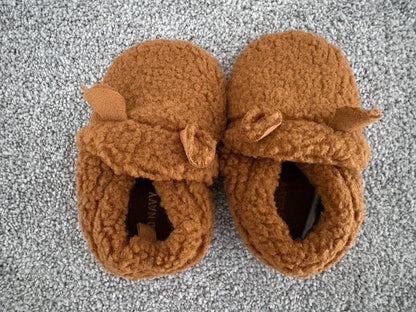 Old Navy Unisex Critter Sherpa Slippers for Baby, Brown, 18-24 months, Shoes 4.5 (Walkers:12-24 mth)