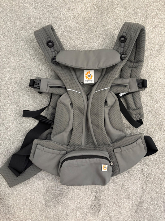 Ergobaby Omni Breeze Four Position Baby Carrier, Graphite Grey, Newborn to Toddler (7-45 lbs), Box included