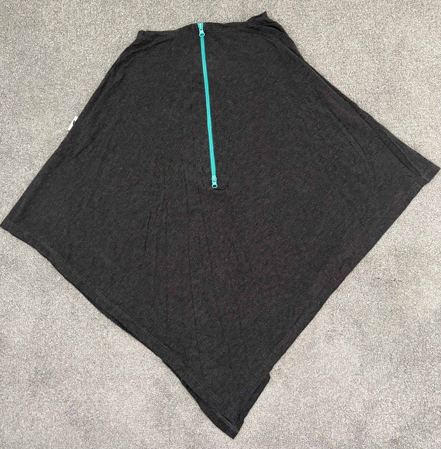Baby Leaf Car Seat Cover, Grey with Teal Zipper