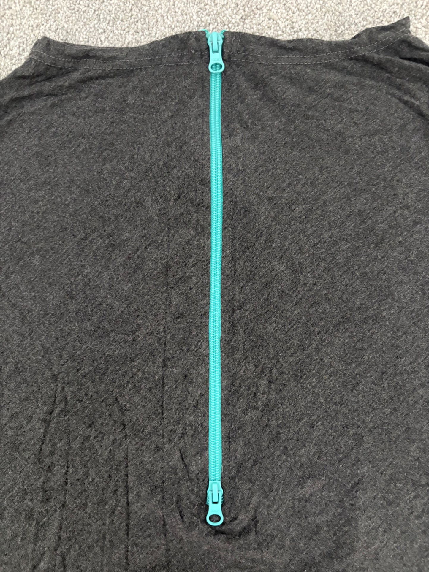 Baby Leaf Car Seat Cover, Grey with Teal Zipper